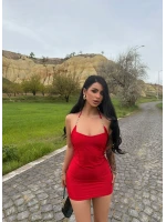 Kırmızı Aksesuarlı Mini Saten Elbise