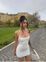 Beyaz Aksesuarlı Mini Saten Elbise