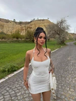 Beyaz Aksesuarlı Mini Saten Elbise