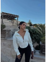 Beyaz Bel Korseli Kapşonlu Hırka