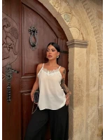 Beyaz Dantel Detaylı Krep Bluz