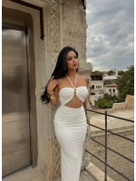 Beyaz Göğüs Aksesuarlı Maxi Elbise