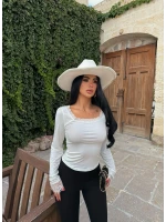 Beyaz Kare Yaka Dantel Detaylı Bluz