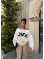 Beyaz London Kayık Yaka Sweat