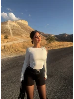 Beyaz Omuz Tokalı Sandy Crop