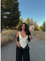 Beyaz Sırt Açık V Bodysuit