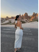 Beyaz Sırt Dekolte Gloplu Maxi Elbise