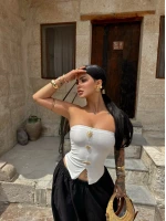 Beyaz Sun Aksesuarlı Straplez Crop