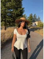 Beyaz U Yaka Volanlı Crop