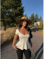 Beyaz U Yaka Volanlı Crop