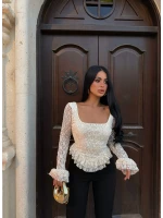 Ekru Kare Yaka Güpürlü Peplum Bluz