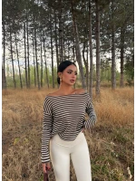 Kahve Çizgili Kayık Yaka Bluz