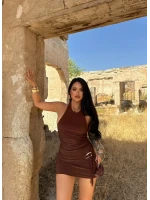 Kahve Yanı Tokalı Büzgülü Elbise