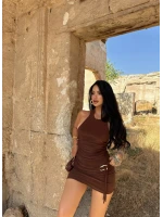 Kahve Yanı Tokalı Büzgülü Elbise