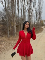 Kırmızı Göğüs Drapeli Şortlu Elbise