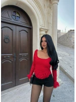 Kırmızı Kare Yaka Güpürlü Peplum Bluz
