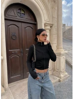 Siyah Fermuarlı Dik Yaka Crop