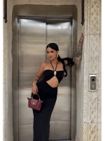 Siyah Göğüs Aksesuarlı Maxi Elbise