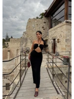 Siyah Göğüs Aksesuarlı Maxi Elbise