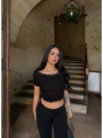 Siyah Kayık Yaka Güpürlü Crop