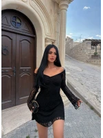 Siyah Kayık Yaka Güpürlü Elbise
