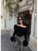 Siyah Püsküllü Crop Kazak