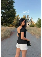 Siyah U Yaka Volanlı Crop