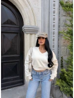 V Yaka Crop Sweat