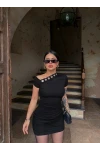 Siyah Kuşgözü Asimetrik Yaka Elbise