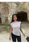 Beyaz Vatkalı Pileli Bluz