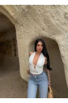 Beyaz Boyundan Bağlamalı Aksesuarlı Crop