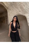 Siyah Boyundan Bağlamalı Aksesuarlı Crop