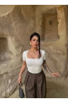 Beyaz Kare Yaka Güpür Detay Bluz