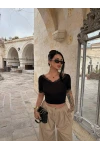 Siyah Kol ve Yaka Güpürlü Crop