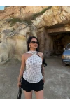 Beyaz Yaka Tokalı Puantiyeli Bluz