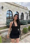 Siyah Boyundan Geçmeli Güpürlü Elbise