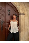 Beyaz Dantel Detaylı Krep Bluz
