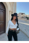 Beyaz Kruvaze Parmak Geçmeli Crop
