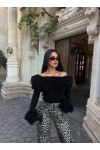 Siyah Püsküllü Crop Kazak