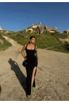 Siyah Tek Yırtmaçlı Kalın Askılı Elbise