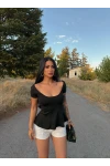 Siyah U Yaka Volanlı Crop