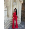 Kırmızı Aksesuarlı Tek Omuz Tulum