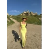 Sarı Tek Yırtmaçlı Kalın Askılı Elbise