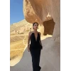 Siyah Boyun Aksesuarlı Degaje Elbise