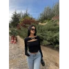 Siyah Göğüs Pencereli Aksesuarlı Bluz