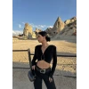 Siyah Omuz Vatkalı Tokalı Bluz