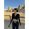 Siyah Omuz Vatkalı Tokalı Bluz