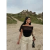 Siyah Yaka Tül Detaylı Crop