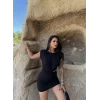 Siyah Yan Pencereli Omuz Vatkalı Elbise