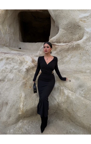 Siyah Kruvaze Yaka Tokalı Elbise